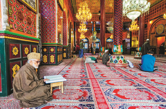 The Quran contains blessings in every aspect of human life, in every corner, with details. It is necessary that we read and understand the Quran. Photo: INN