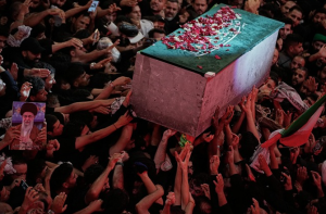 ایران: سابق سپریم لیڈر شہید علی خامنہ ای کی تدفین میں بے مثال مجمع