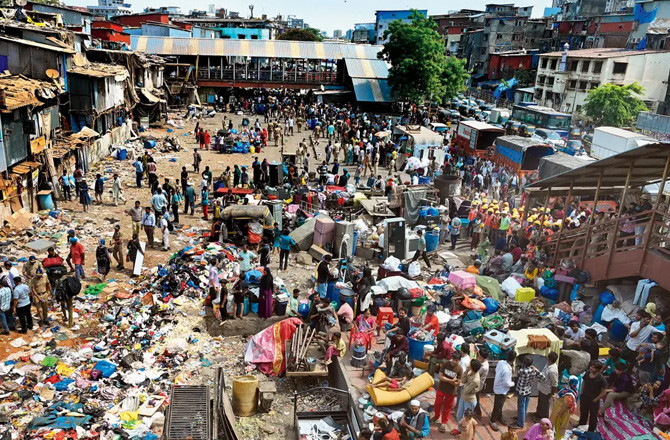 ’’ باندرہ کے غریب نگر کے۱۰۰؍ جھوپڑا واسیوں کی ہی  بازآباد کاری کی جائے گی ‘‘