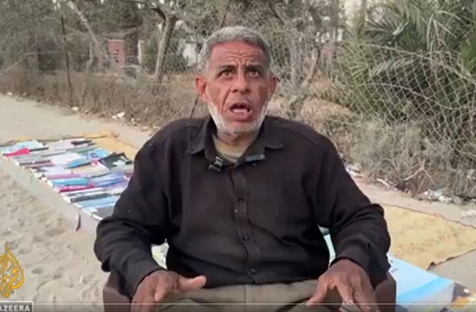 غزہ جنگ میں لائبریری، جوان بیٹا کھودیا، محمد سعد نے سڑک کنارے لائبریری بناڈالی