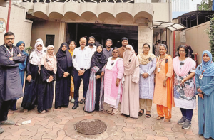 طلبہ کے ساتھ یکجہتی کیلئے کالج کےاساتذہ کا سیاہ فیتہ باندھ کراحتجاج