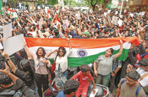 مہاراشٹر کے عوام نے طلبہ کے حق میں بھر پور آواز اٹھائی