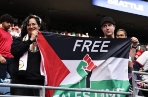 فیفا: ورلڈ کپ میں فلسطینی ٹیم نہیں مگر ہر میدان میں فلسطین زندہ ہے