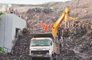 پمپری چنچوڑ: راحت کے کام میں مصروف این ڈی آر ایف کے جوانوں کو سانس لینے میں دقت