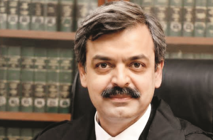 دہلی ہائی کورٹ کے سابق جسٹس پر گھریلو گیس سلنڈر ایجنسی چلانے کا الزام