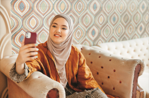سوشل میڈیا نے خواتین سے ان کی اصل پہچان چھین لی؟