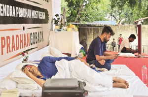 جنترمنتر پر سونم وانگ چک کی طبیعت بگڑنے لگی 
