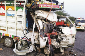 چندر پور: مزدروں کو لے جانے والا ٹیمپو پلٹ گیا، ۴؍ کی موقع پر موت