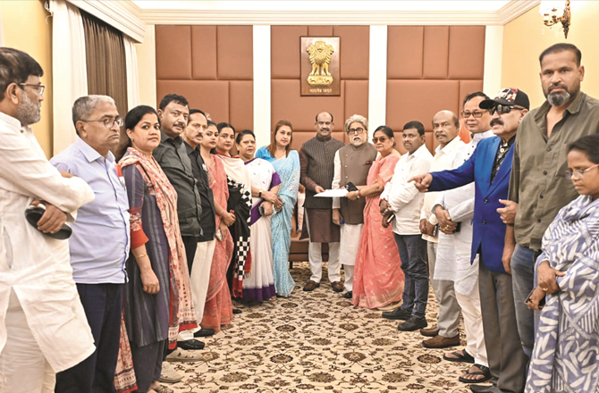TMC MPs who formed a separate group and were against BJP till yesterday are now BJP supporters. Photo: INN