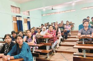 بہار :اعلیٰ تعلیم اور’معینہ مدت اساتذہ‘