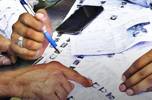 بیشتر بی ایل ڈیوٹی سے غائب، الیکشن آفیسر نے پولیس کارروائی کا انتباہ دیا 
