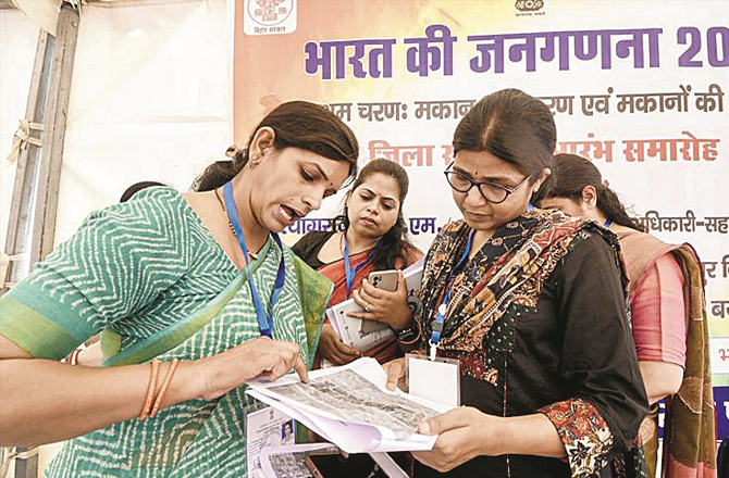 When it is known that census staff has come to your neighborhood or building, wait for them. If you have to go somewhere, postpone it. Participation in the census is essential. Photo: INN