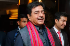 شتروگھن سنہا نے خاموشی توڑی، کہا ’’مشکل وقت میں ممتا کو چھوڑ کر نہیں جاؤں گا‘‘
