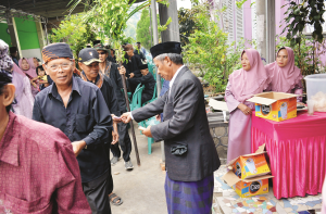 انفاق کا اصل مزہ اسی میں ہے کہ انسان خاموشی سے دے، اور آنکھوں میں عاجزی ہو