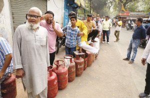 ملک میں گیس سلنڈر کی شدید قلت سے ہاہاکار 