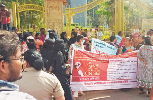  مانخورد کے مکینوں کا  انہدامی کارروائی  کے نوٹس کے خلاف زبردست احتجاج