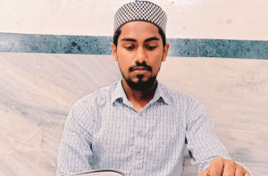 حافظ ظہیر فائر اینڈ سیفٹی کے کورس کے ساتھ تراویح بھی پڑھارہے ہیں