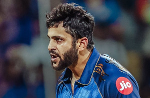 ممبئی انڈینز نے کولکاتا کو ۶؍ وکٹوں سے پٹخنی دی 