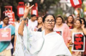 بنگال میں چیف سیکریٹری،داخلہ سیکریٹری،ڈی جی پی اورکولکاتا کےپولیس کمشنرکاتبادلہ