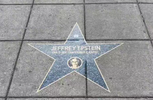 واشنکٹن: وہائٹ ہائو س کے قریب جیفری ایپسٹین واک آف شیم کے اسٹیکرچسپاں