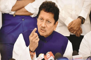 ۳۹؍ اراکین اسمبلی اشوک کھرات سے ملا کرتے تھے