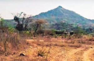 اشوک کھرا ت نے پنویل کے قریب اپنے رشتہ داروں کے نام سے کروڑوں کی زمین لی تھی