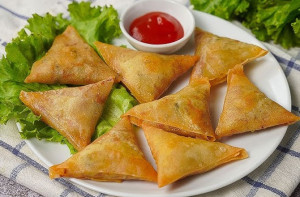 آج کا پکوان (رمضان اسپیشل): چکن سموسے