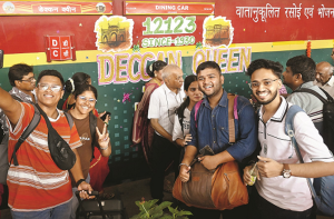 تاریخی ’ دکن کوئن‘ ٹرین کا سی ایس ایم ٹی پرشاندارجشن 