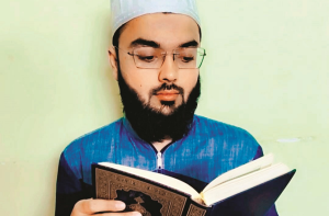 حافظ ڈاکٹر فیضان برکاتی ایم ڈی بھی کررہے ہیں، تراویح بھی سنارہے ہیں 