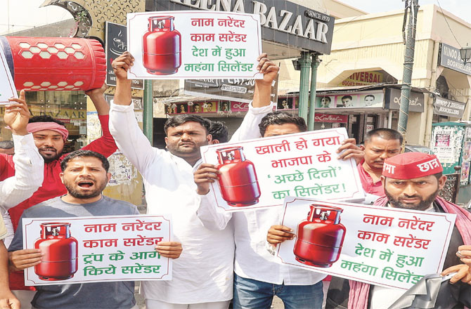 Samajwadi Party workers during a protest in Lucknow. (PTI)