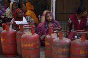 گیس سلنڈروں کی کالا بازاری کرنے والوں پر کارروائی