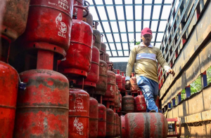 چارکوپ: گیس کے ۲۷؍ سلنڈر چوری، ایف آئی آر درج