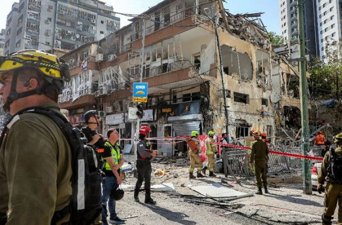 امریکہ جنگ روکے یا خود رُک جائے!