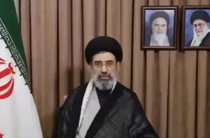 دشمن پر دبائو ڈالنے کیلئے آبنائے ہرمز بطور ہتھیار استعمال ہو: مجتبیٰ خامنہ ای