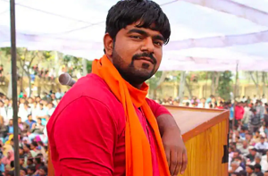 ناصرجنید قتل کیس: ضمانت کے بعد مونو مانیسر کا گروگرام گاؤں میں شاندار استقبال