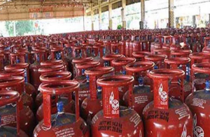 آبنائے ہرمز بحران: ہندوستان میں ایل پی جی سپلائی متاثر، صرف ۳۰؍ دنوں کا اسٹاک