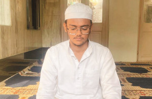 حافظ شیخ محمد حسان بی ایس سی کا سالانہ امتحان دینے کے ساتھ تراویح پڑھا رہے ہیں