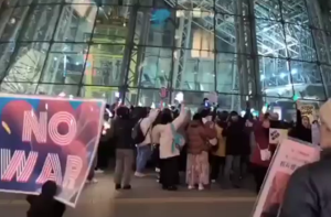 دنیا سڑکوں پر، ٹوکیو سے یورپ تک ایران جنگ کے خلاف احتجاج شدت اختیار