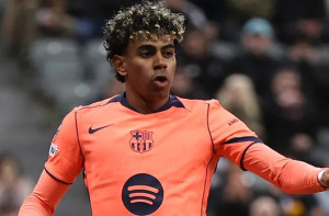 لامین یامل کے پنالٹی گول نے بارسلونا کو نیو کیسل کے خلاف شکست سے بچا لیا