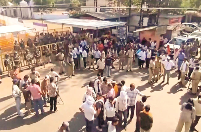 In view of the situation, security outside the Kamal Mullah Mosque was significantly increased. (Photo: PTI)