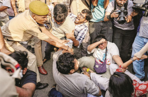  لاکھوں طلبہ کے ساتھ دھوکہ، نیٹ امتحان منسوخ، چوطرفہ غم و غصہ
