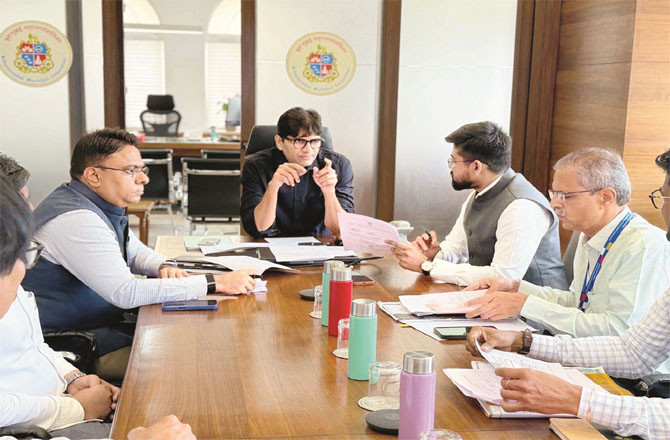 Scene from a meeting between top officials of Mumbai and Bhiwandi Municipal Corporations