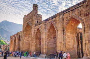 اجمیرکی ۸۰۰؍ سال قدیم مسجد  میں پوجا پاٹھ کی اجازت طلب