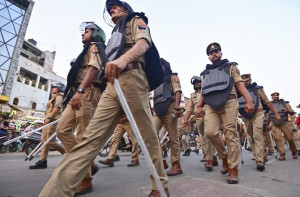 عیدالاضحیٰ پر نوئیڈا پولیس الرٹ، فلیگ مارچ کر کے سیکوریٹی انتظامات کا جائزہ لیا