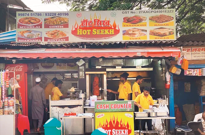 This restaurant doesn`t look very nice, but it serves a variety of delicious dishes. Photo: INN