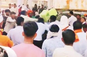 بلڈانہ اور واشم میں ایندھن کیلئے ہاہاکار، پیٹرول پمپ پر ماردھاڑ