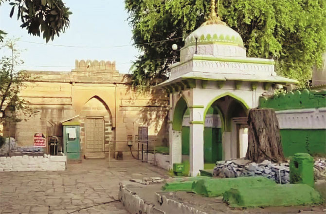 The Madhya Pradesh High Court has given a controversial decision declaring the Kamal Moula Mosque as a "Saraswati Temple".
