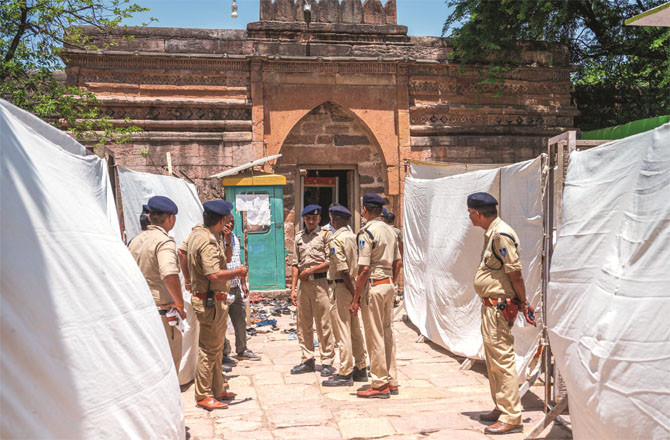 Dhar`s Kamal Mullah Mosque has been taken over by the majority community after a court decision. Police are deployed
