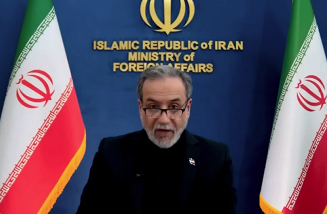 ایران کا آبنائے ہرمز پر امریکہ و یو اے ای کو انتباہ:سیاسی بحران کا فوجی حل نہیں