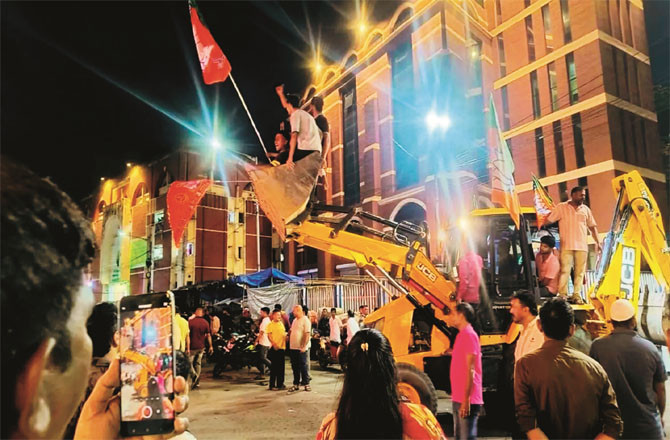 Celebrations were held with JCBs in Kolkata`s "New Market" and some meat shops were demolished.